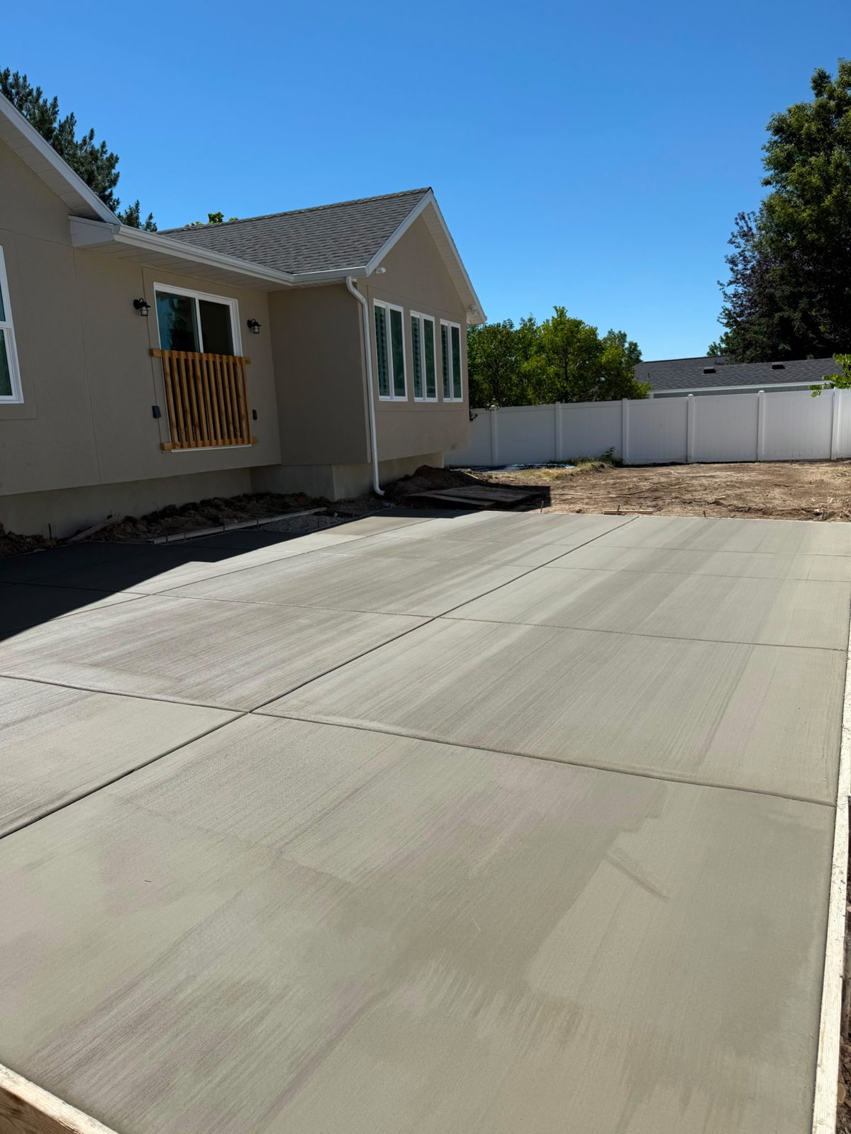 Broom-finished backyard concrete patio