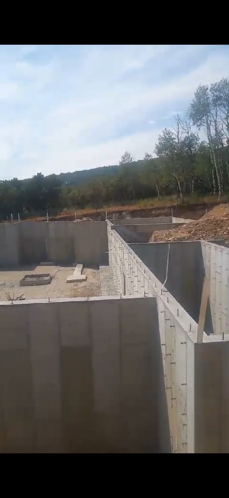 Poured concrete foundation walls